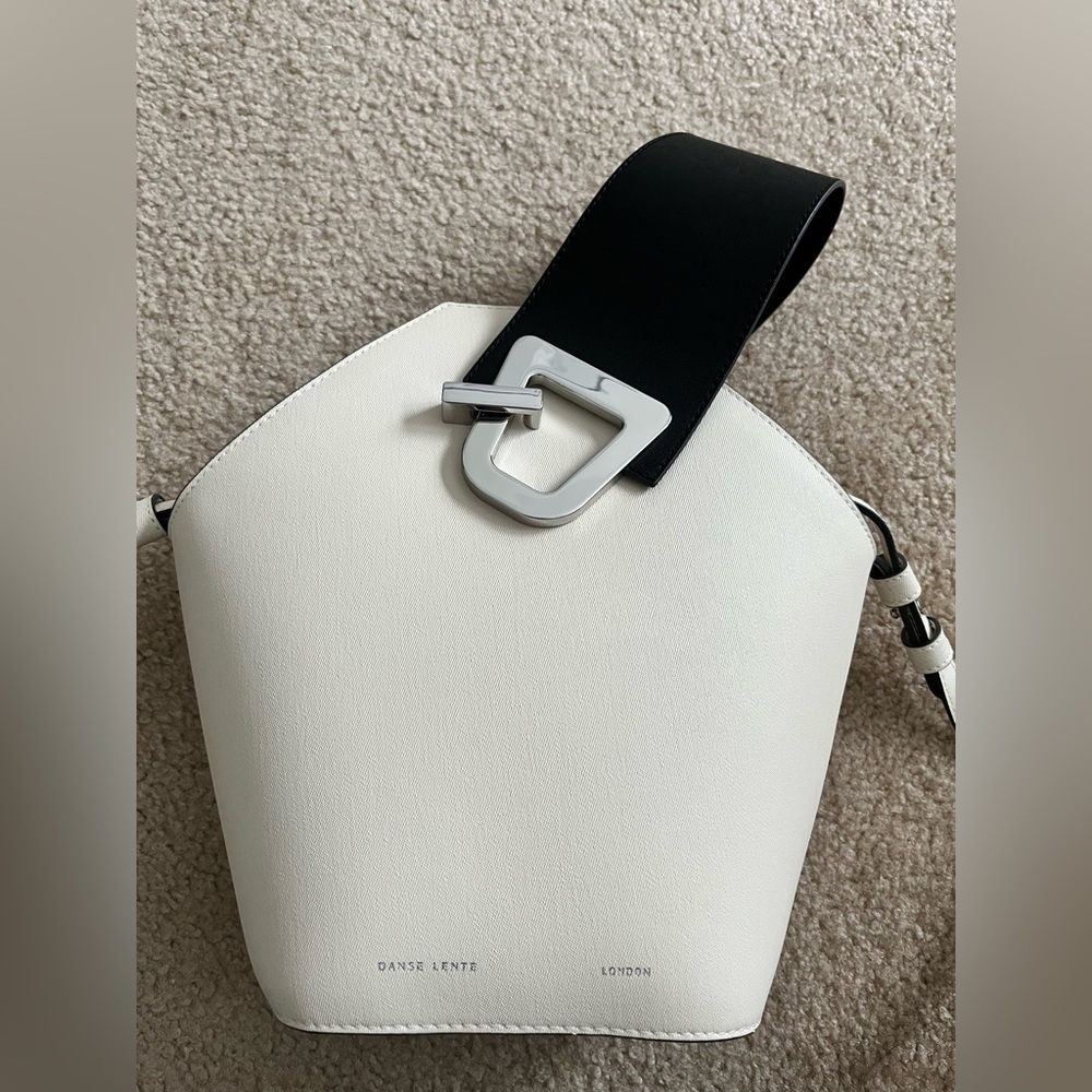 Danse Lente mini Johnny bag in white and black handle